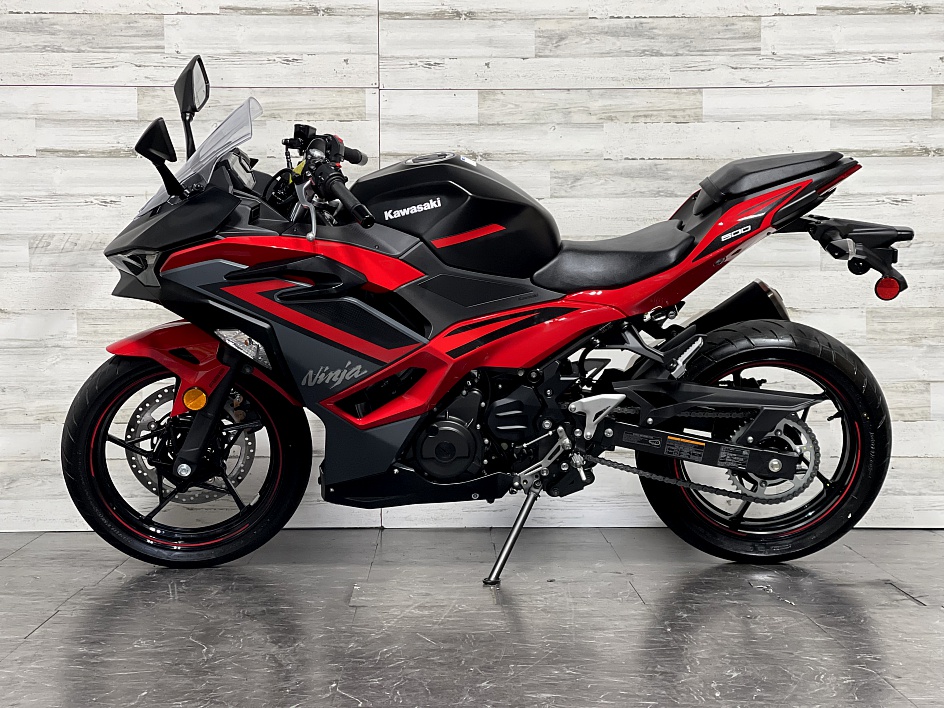 2024 Kawasaki ninja 500 (+971561943867)