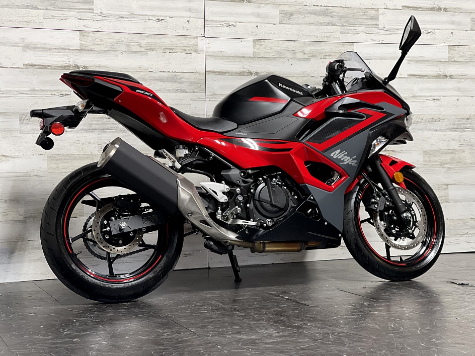 2024 Kawasaki ninja 500 (+971561943867)