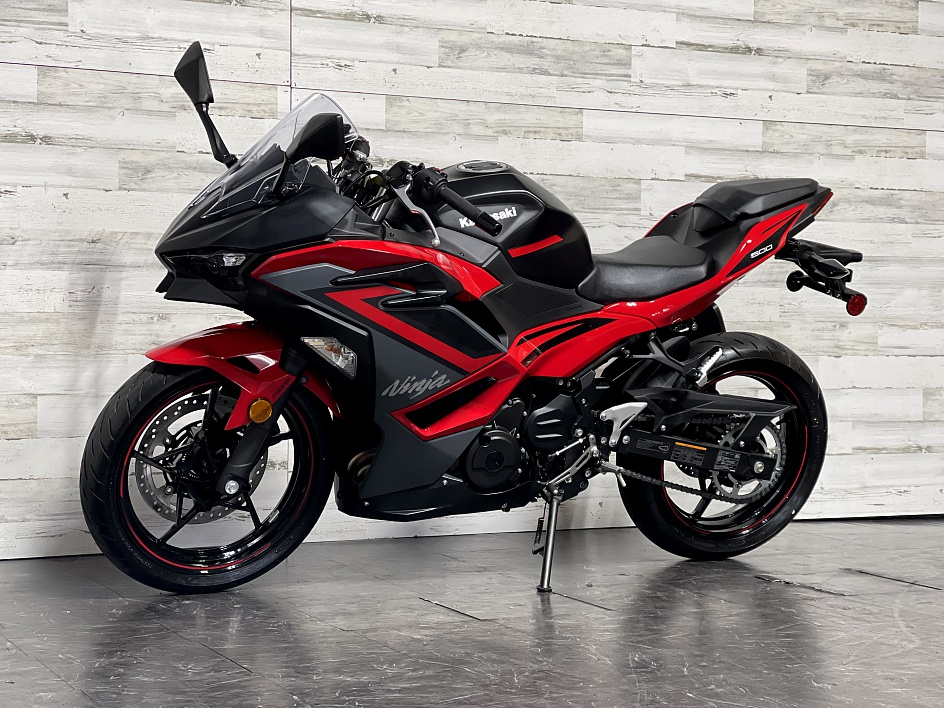 2024 Kawasaki ninja 500 (+971561943867)