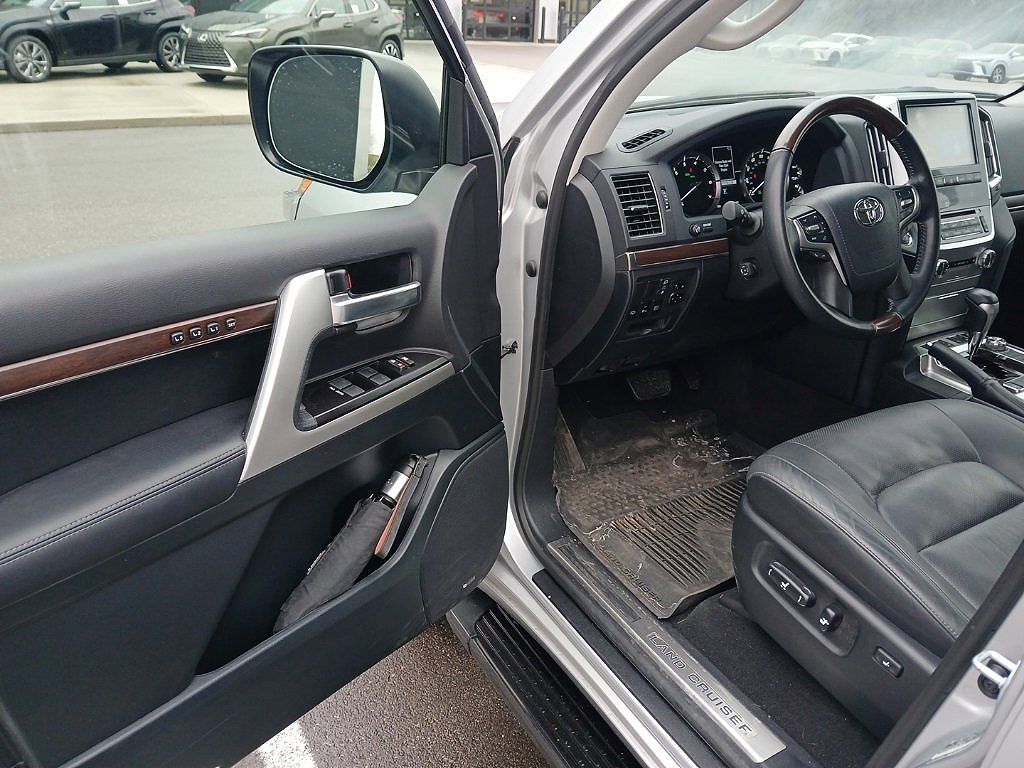 2021 Toyota Land Cruiser silver