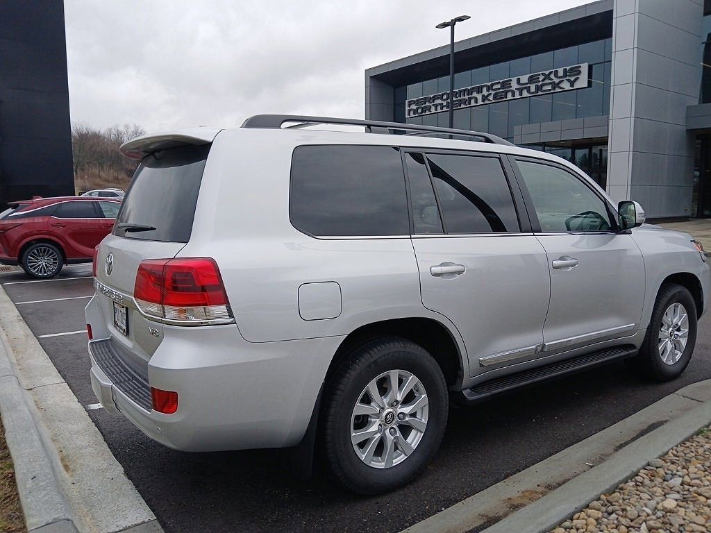 2021 Toyota Land Cruiser silver
