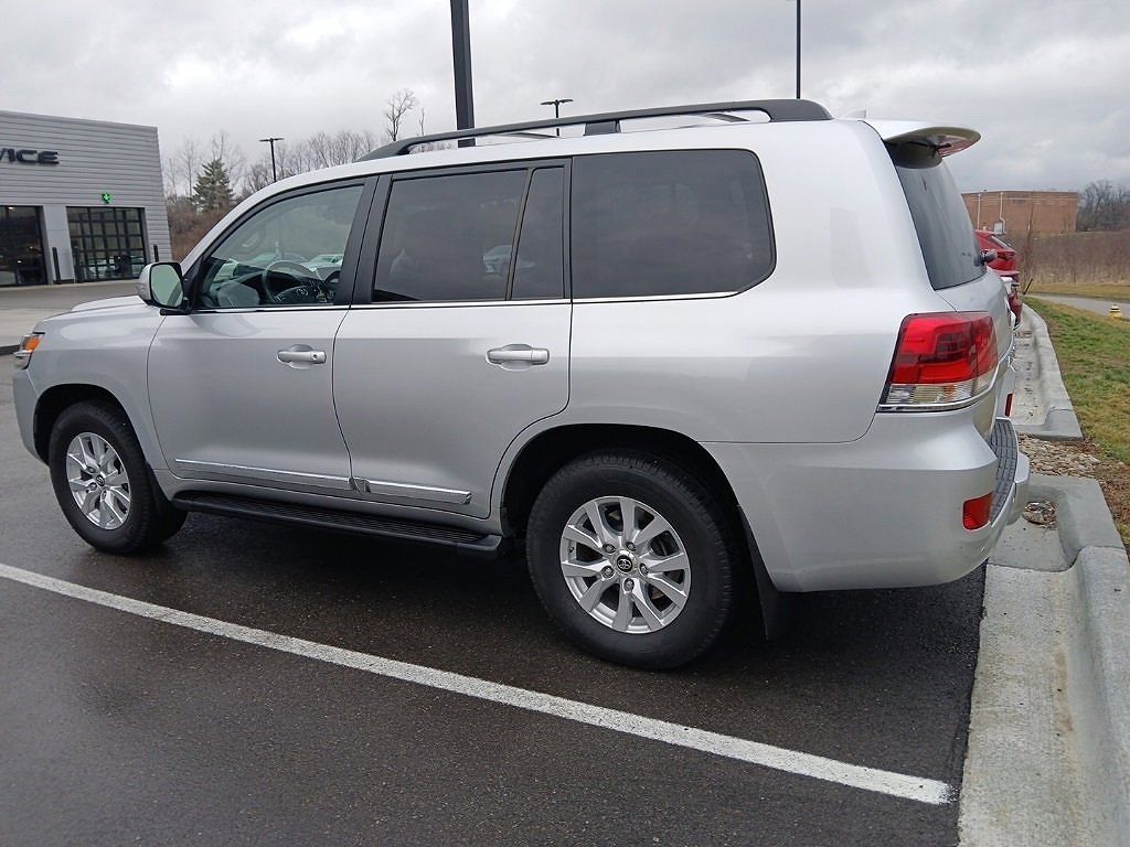 2021 Toyota Land Cruiser silver