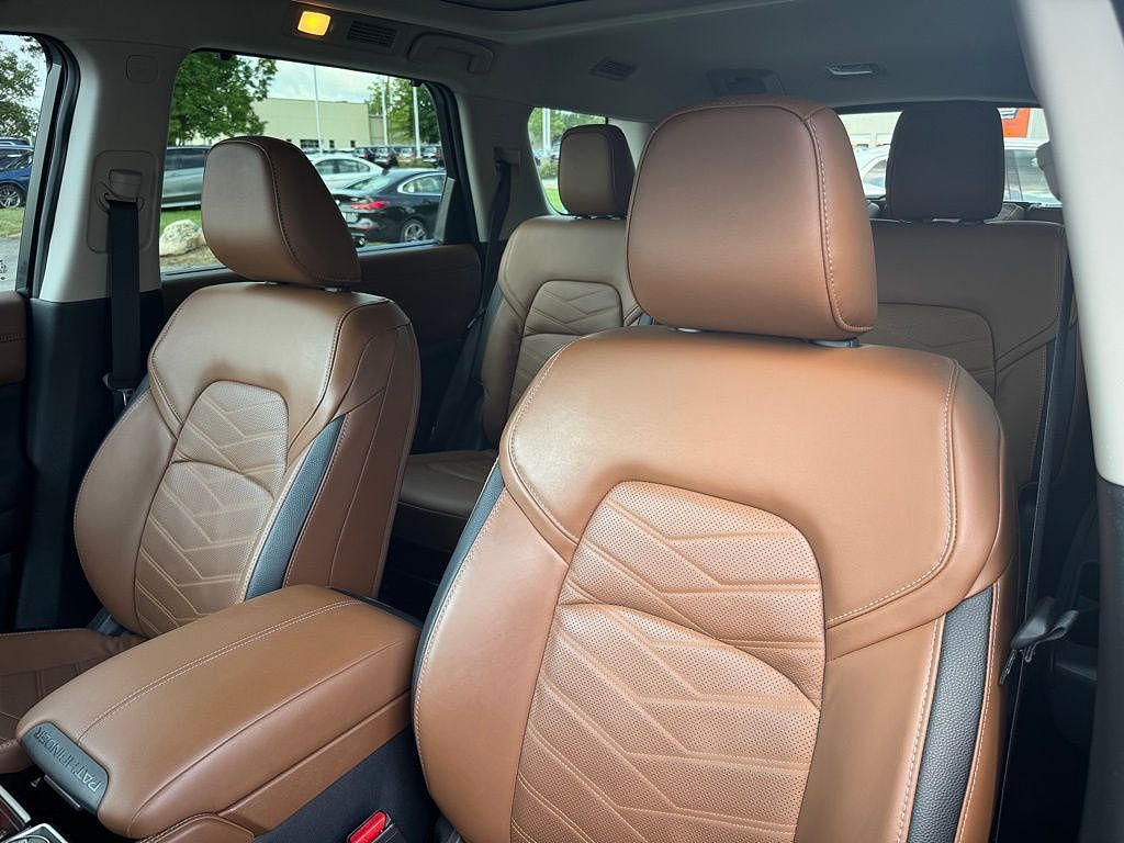 2023 Nissan Pathfinder Platinum