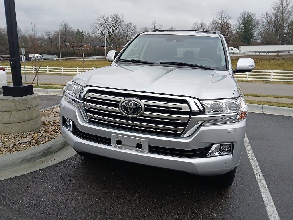2021 Toyota Land Cruiser silver