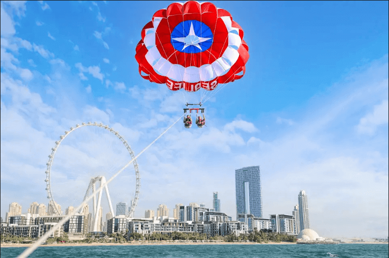 Dubai Couple Parasailing – Love is in the Air!