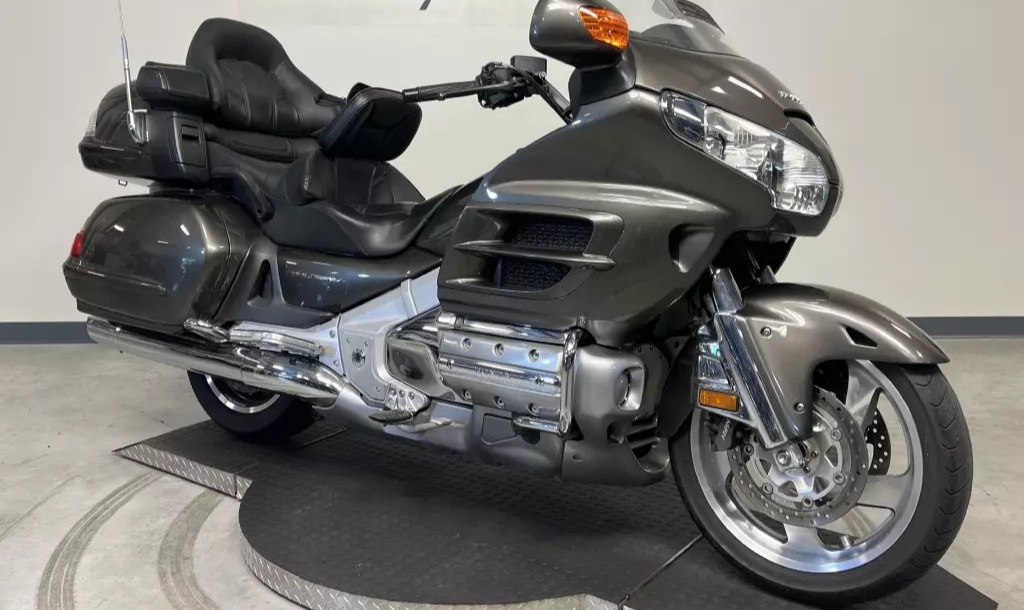 2010 HONDA GOLD WING
