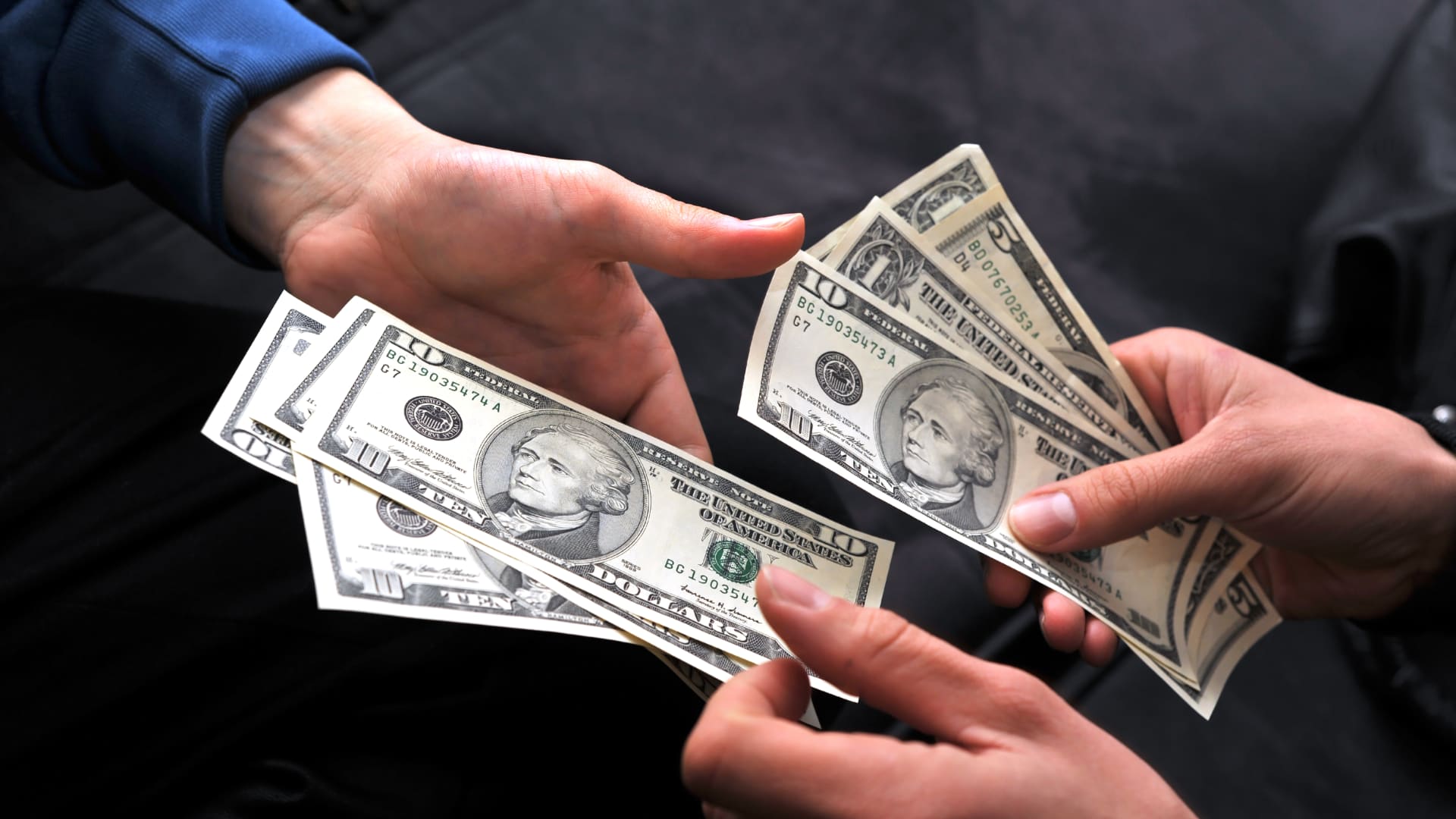 Short Term Loans Online: Request Assistance Immediately from a Helpful Lender
