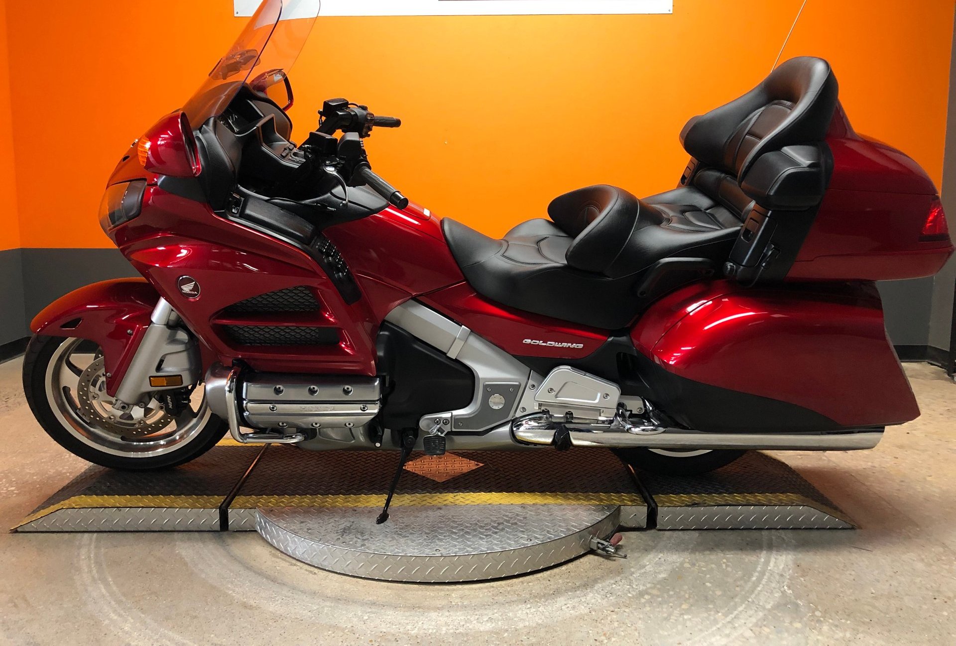 2017 HONDA GOLD WING – GL1800 WhatsApp(+971586375226)