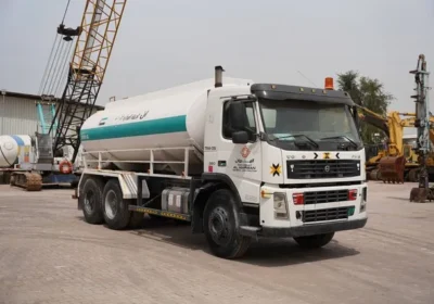 2005-volvo-fm12-6×4-water-truck-front-right_view-min