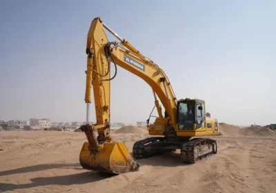 2019-komatsu-pc300-8m0-track-excavator-front-left-view-ex-0419-2