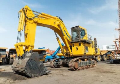 2019_komatsu_pc2000-8_excavator_front_left-4
