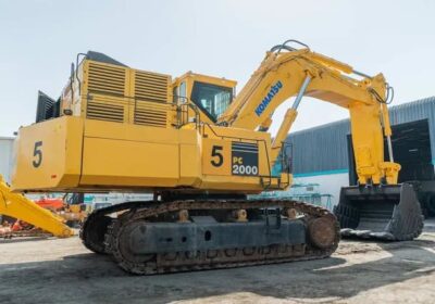 2019_komatsu_pc2000-8_excavator_rear_right_view_2-6