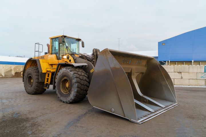Brand New 2025 Volvo L220F Wheel Loader – Unbeatable Price Available!